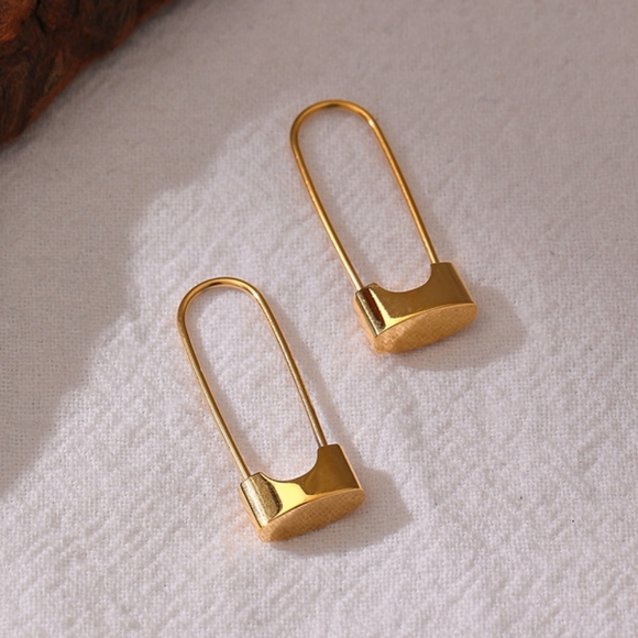 Chic Lock Hoop Earrings - Picture 3 of 8